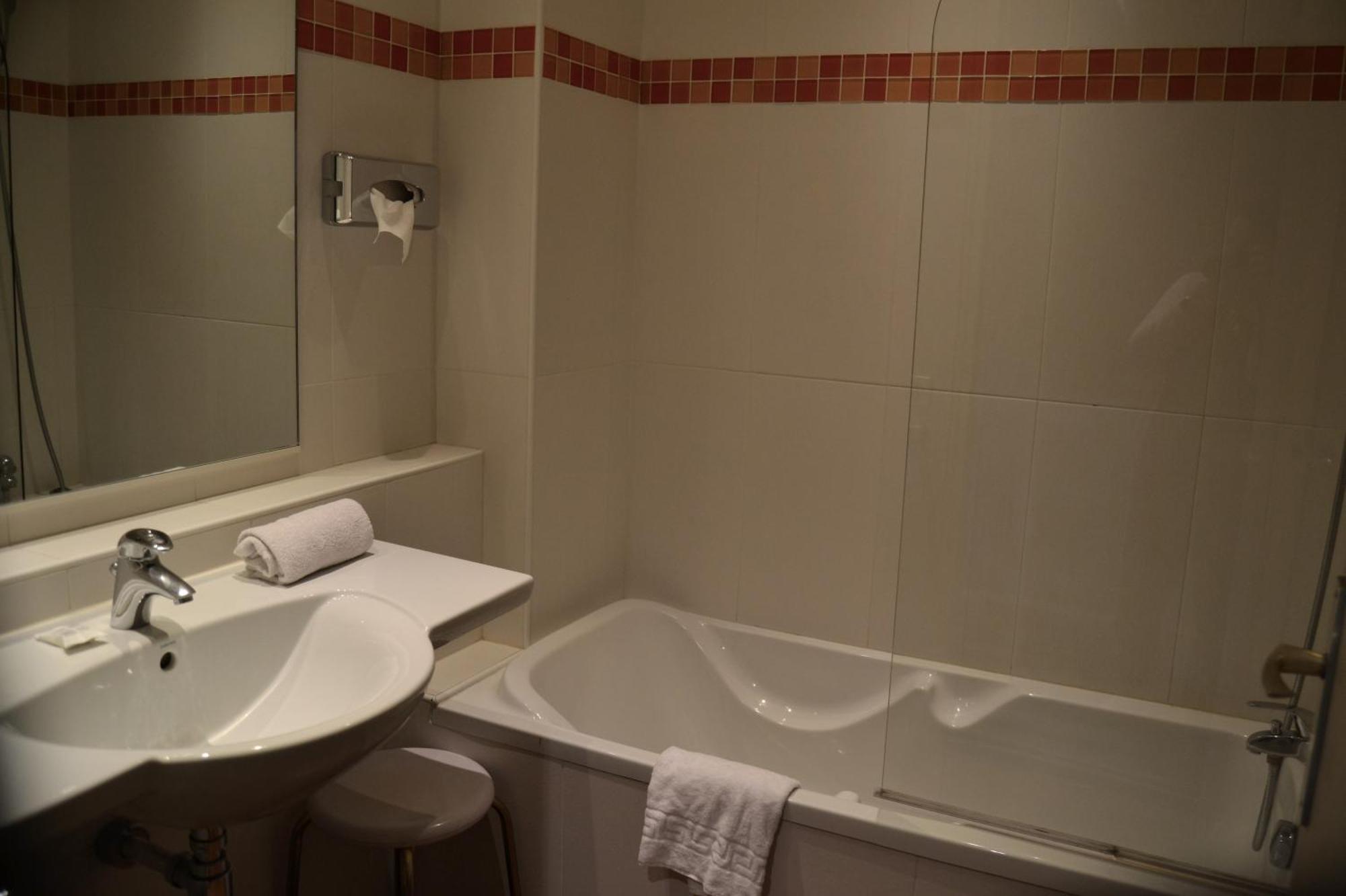 Kyriad Hotel Tours Centre Exteriör bild